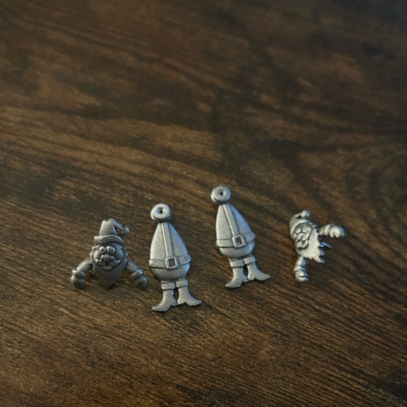 Vintage J.J Pewter Dangling Santa Christmas Earrings - Picture 4 of 5